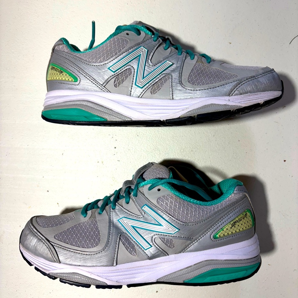 New Balance Women's Athletic Shoes in Gray and Teal